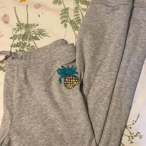 GRAY SWEATPANTS SWEATS PINEAPPLE CUTE EMBROIDERED JOGGERS SOFT STRETCH HOT TOPIC